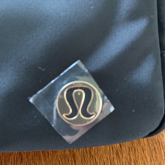 Everywhere Belt Bag - Black/Gold Trim - Picture 2 of 5